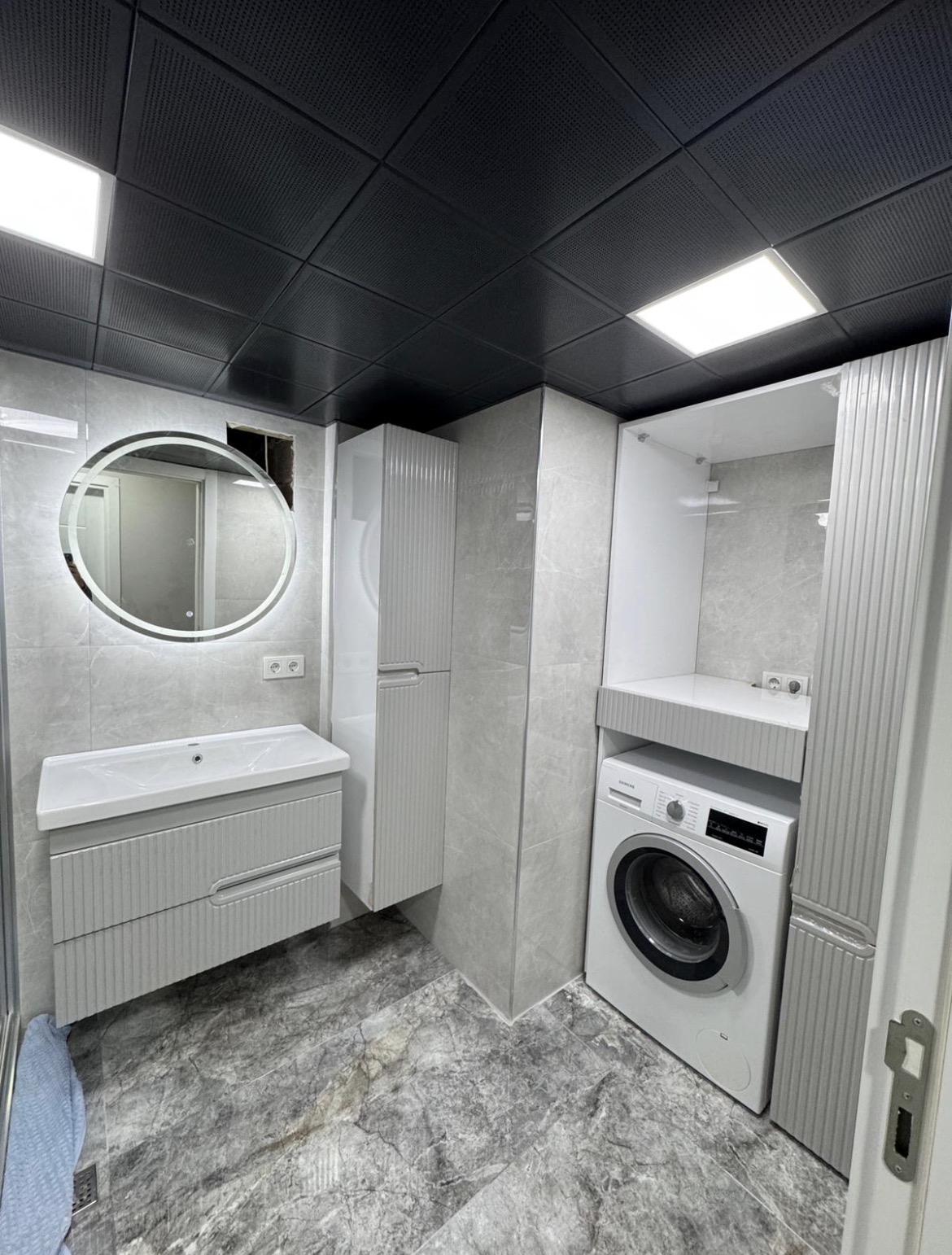 Levis Banyo Dolabı