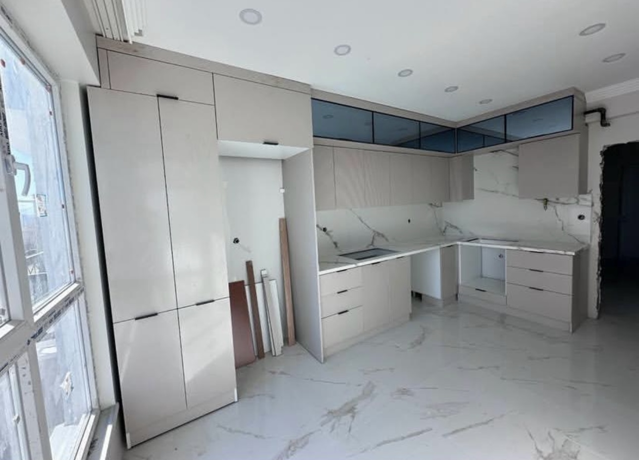 Mutfak Dolabı Camlı Hıgloss